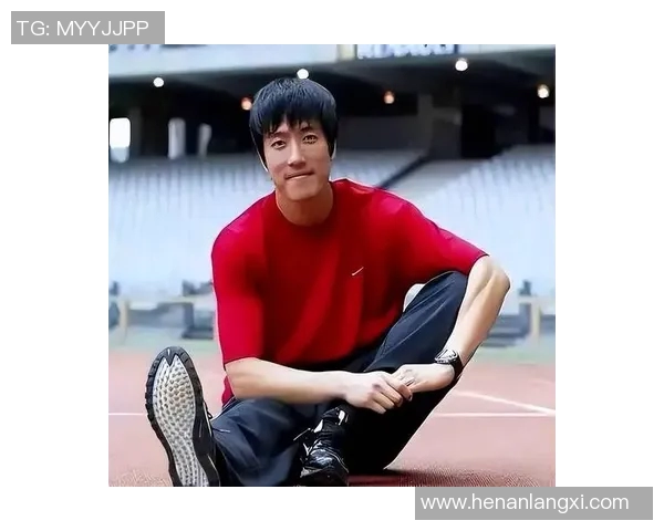 当年绿茵场上万人追捧的巨星如今却在寂静看台回望昔日辉煌 当年绿茵场上万人追捧的巨星如今却在寂静看台回望昔日辉煌